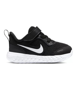 Tênis Nike Revolution 5 Preto e Branco 