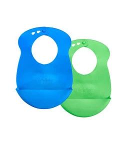 Kit 2 Babadores de Silicone Tommee Tippee Roll N' Go Menino